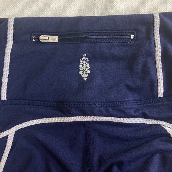 Free People Movement You’re A Peach Legging in Navy - Picture 3 of 15